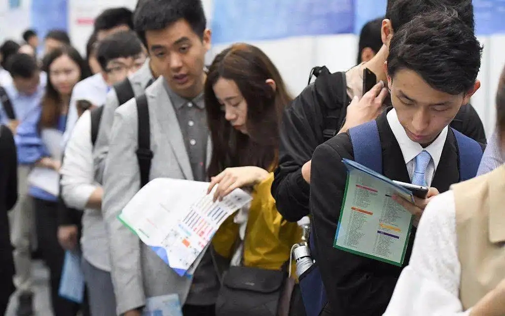 现代服务业加速崛起